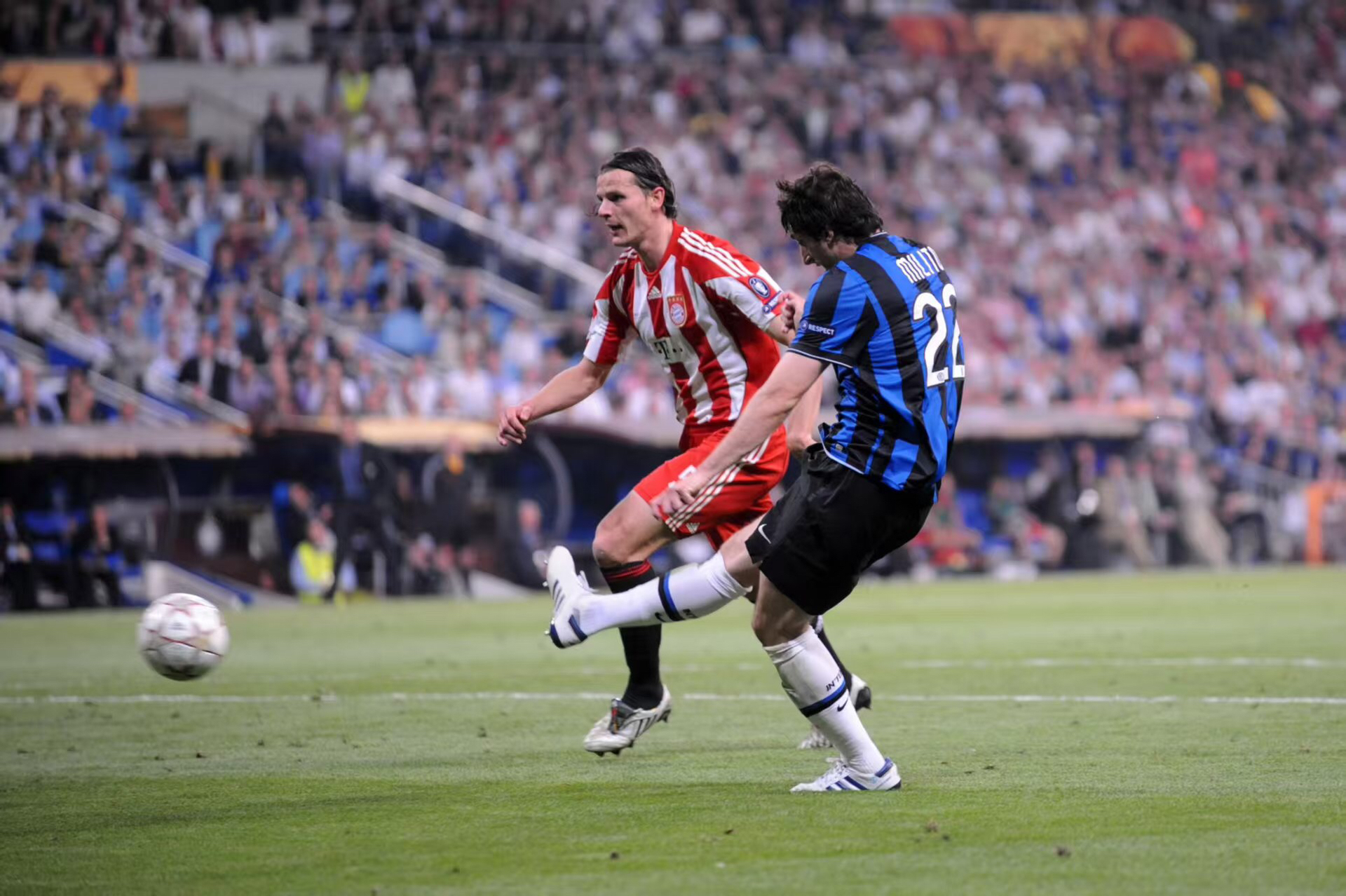 赛前体能课后；国际米兰防线松动备战葡超；悬念犹存；轮换策略成焦点(足球高位压迫战术)