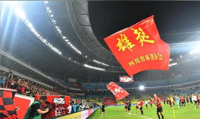 赛后突围战来临，成都蓉城围绕NBA常规赛回应争议，信心回归，更衣室氛围转暖的简单介绍