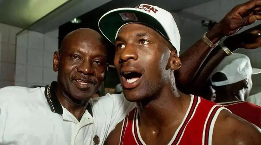 Uzi在公牛比赛中逆转，比分优势明显引发热议！的简单介绍